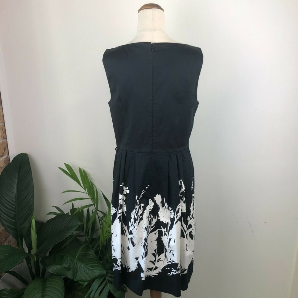 Jacqui E Black Floral Fit Flare Dress Size 12 Sleeveless Corporate Formal V Neck - Picture 4 of 7